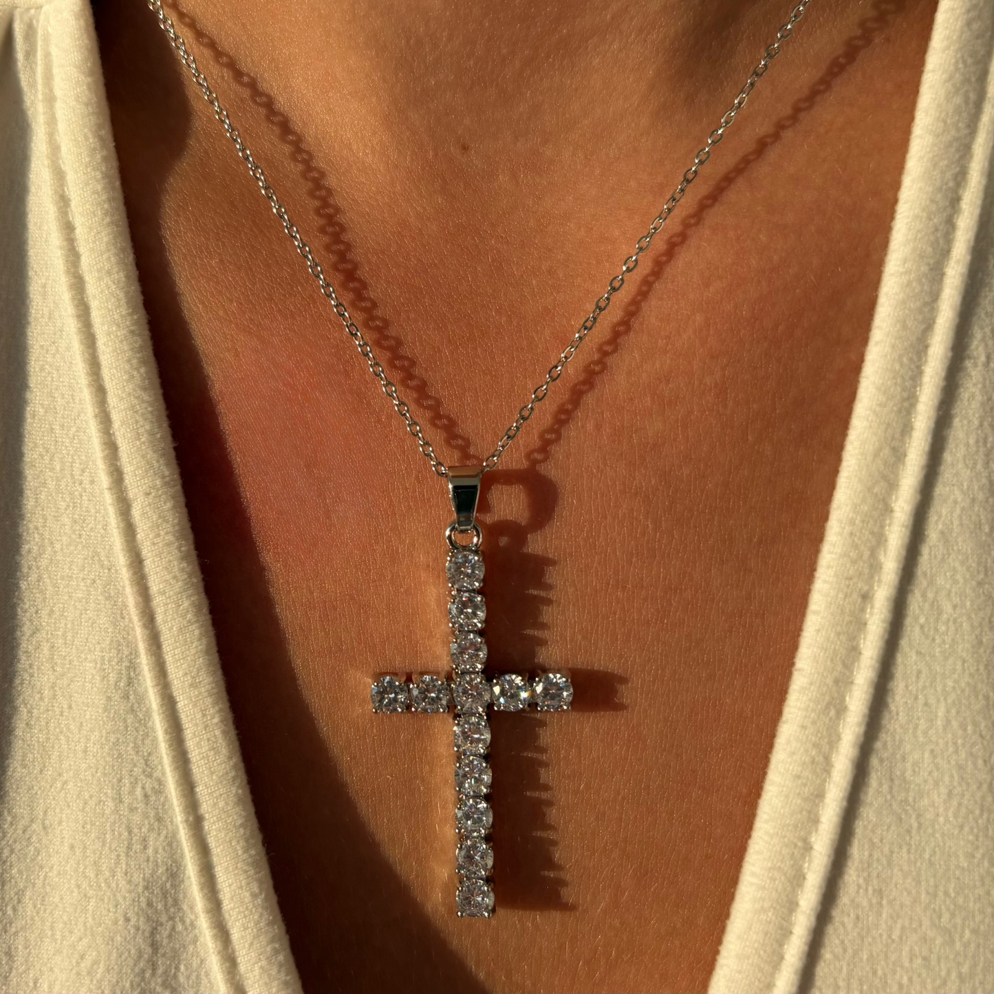 Ατσάλινος Σταυρός με Λαμπερά Ζιργκόν